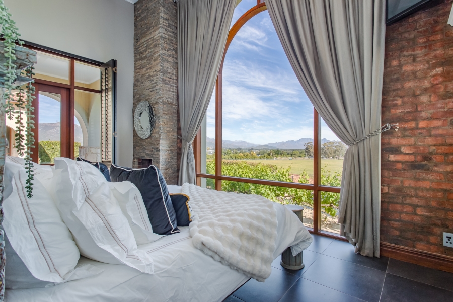 5 Bedroom Property for Sale in Winelands Western Cape